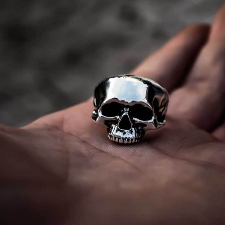 Orecchini a forma di teschio in argento sterling fatti a mano: gioielli unisex gotici e punk - Italia
