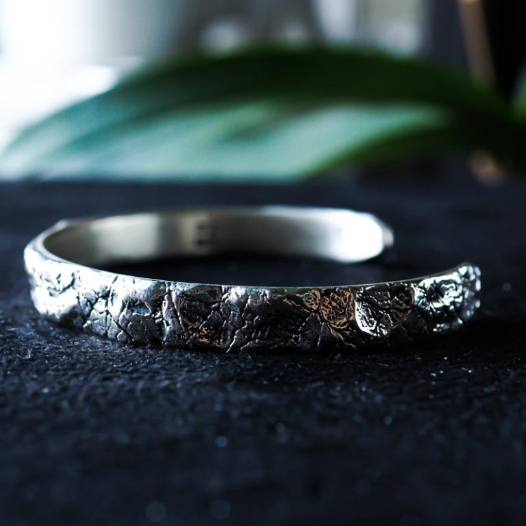 Treasure Bay Bracciale Rigido In Argento Sterling 925: Larghezza 9 Mm, Design A Tripla Treccia, Taglia Regolabile (16,5-22 Cm). Unisex, Regalo In Elegante Scatola. Peso 21,68g.